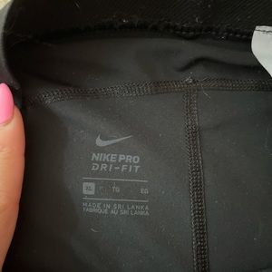 XL Nike Pro! Brand new only wore 2 times!!